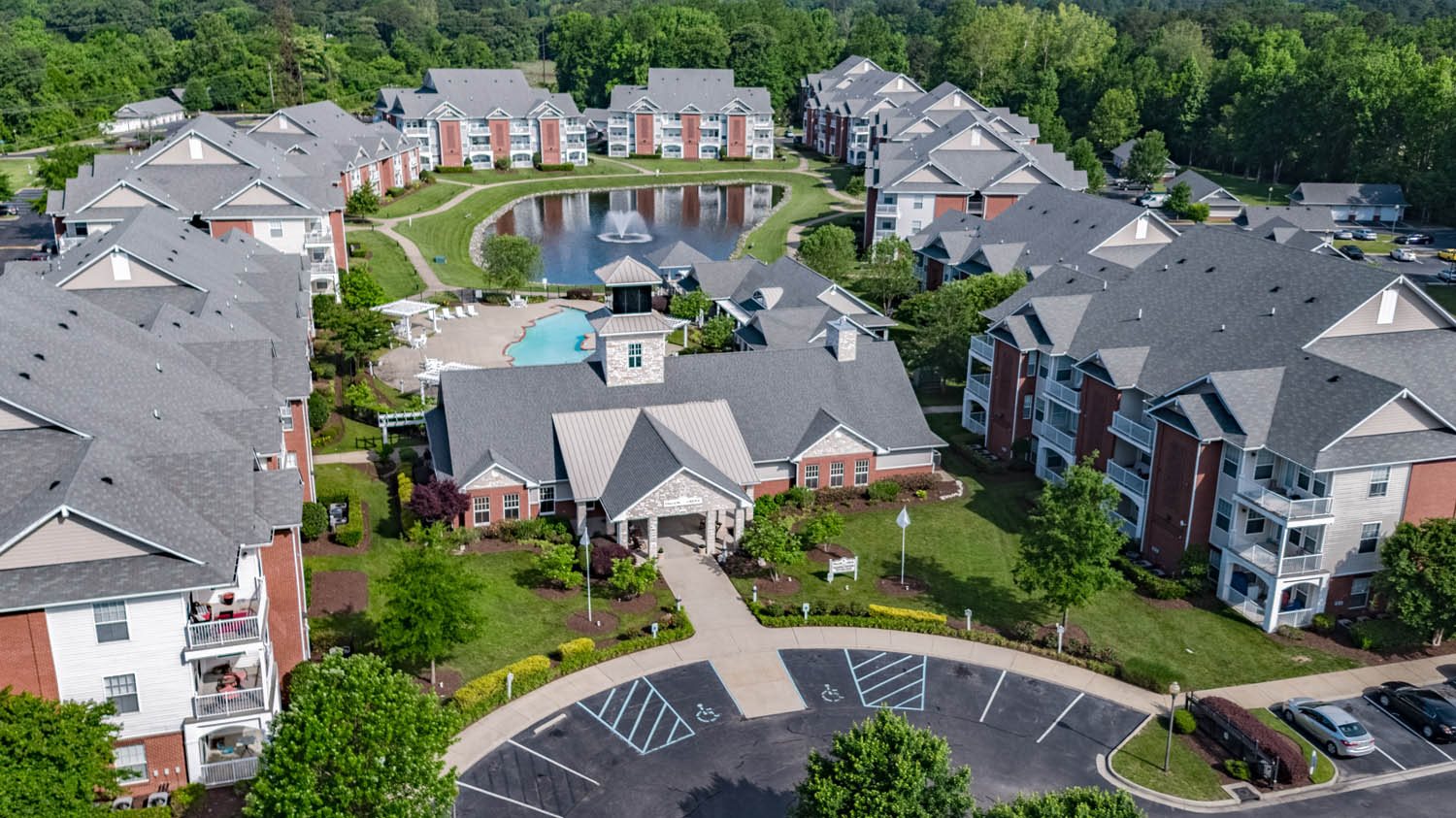 Falcon Creek Apartments in Hampton VA, 1 & 2 Bed Luxury Apartments
